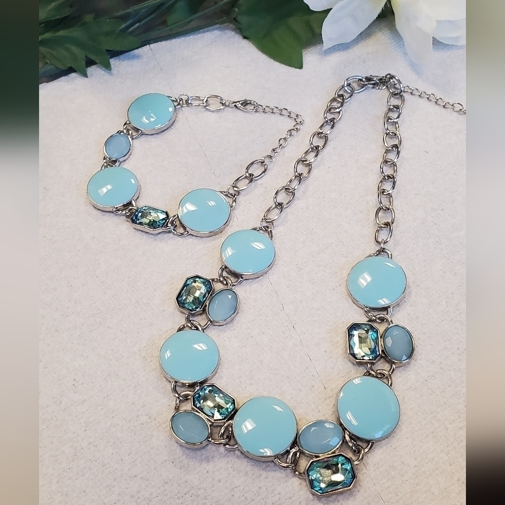 Powder Blue Necklace and Bracelet Jewelry Set 🌴